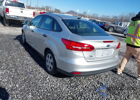 2015 Ford Focus S из США, поврежденный, VIN 1FADP3E26FL313012